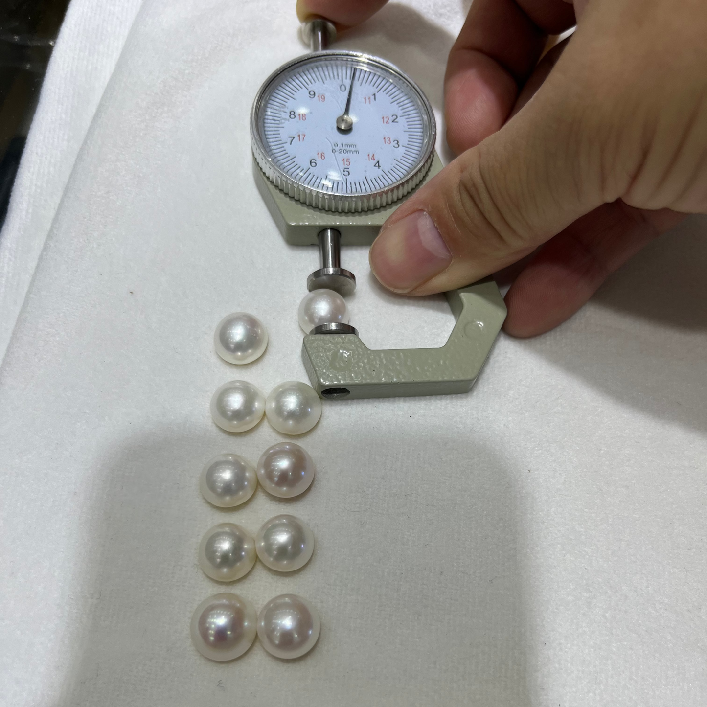 10-11mm freshwater mabe pearl earrings white 4A MOQ 10 pair price is card/10pair