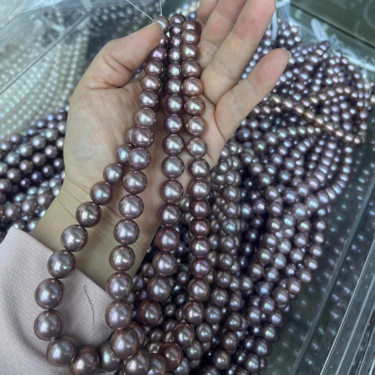 red round pearl strand 