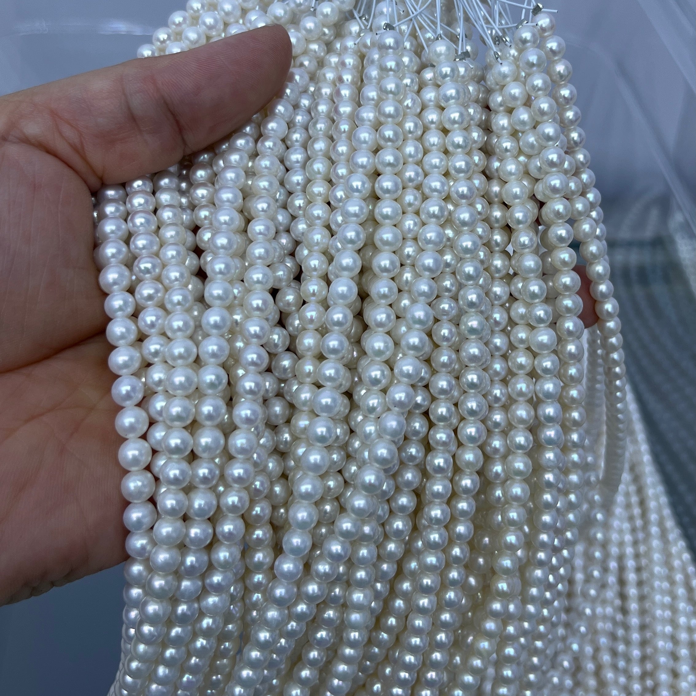 5-5.5mm white round pearl strand 