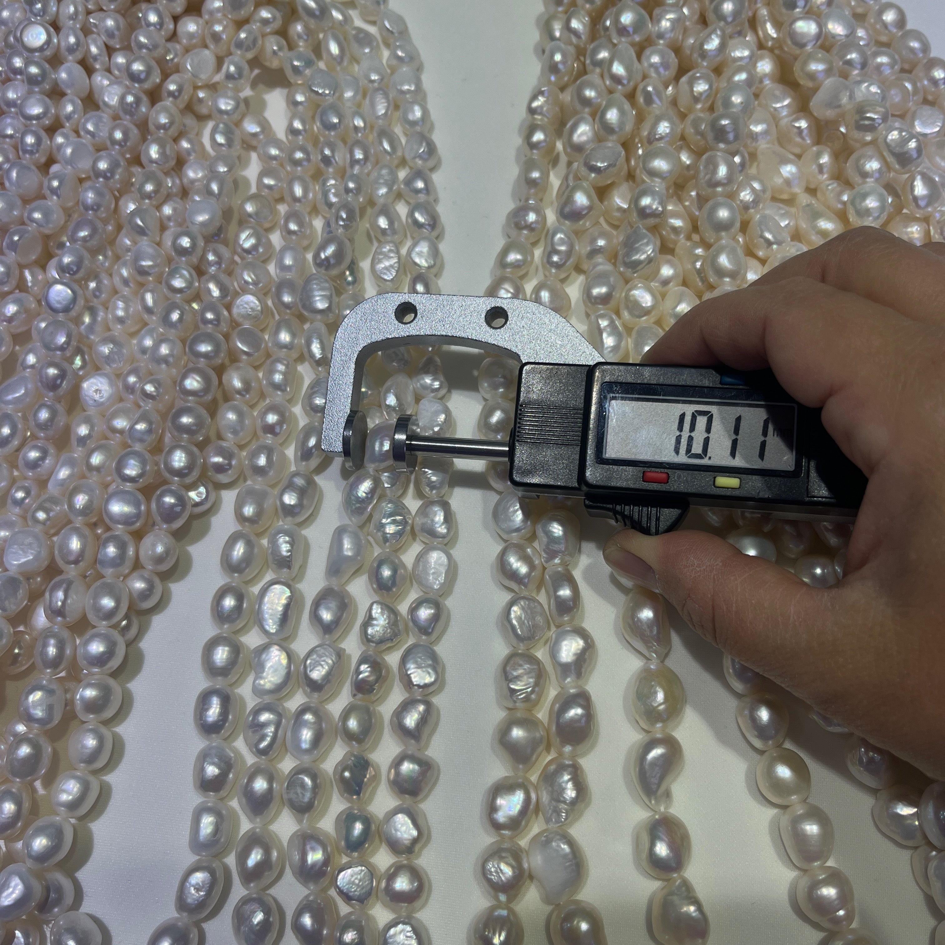 9-10mm baroque pearl strand