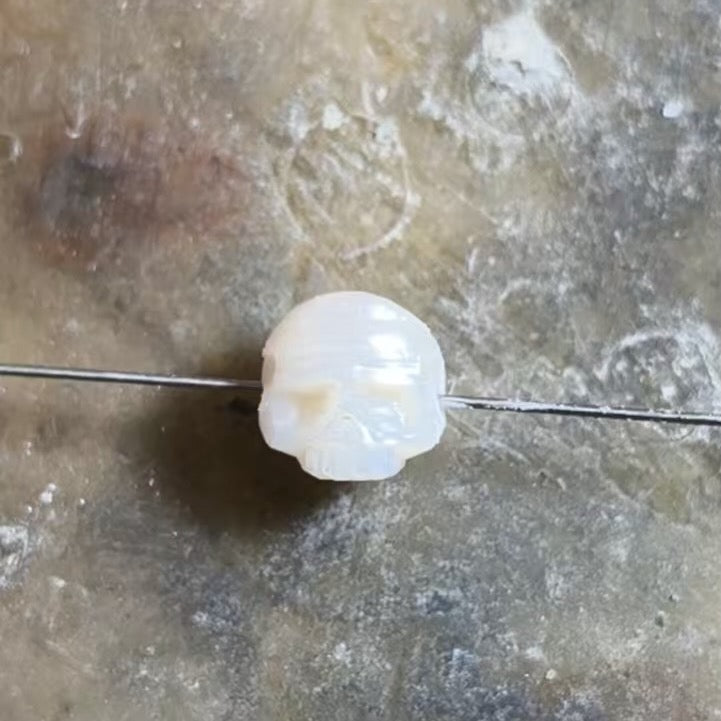 Skull_pearl_drill_on_the_side