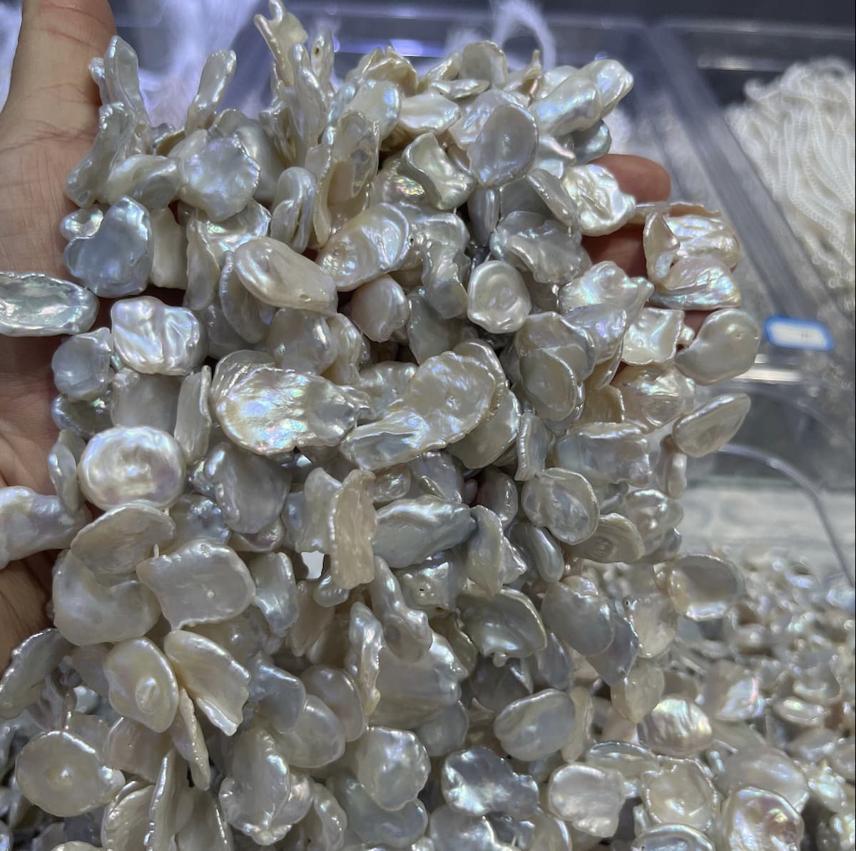 big size petal pearl strand