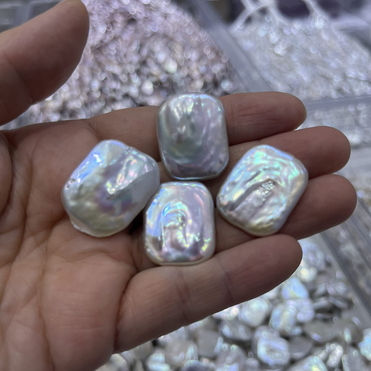 loose_square_pearl_white